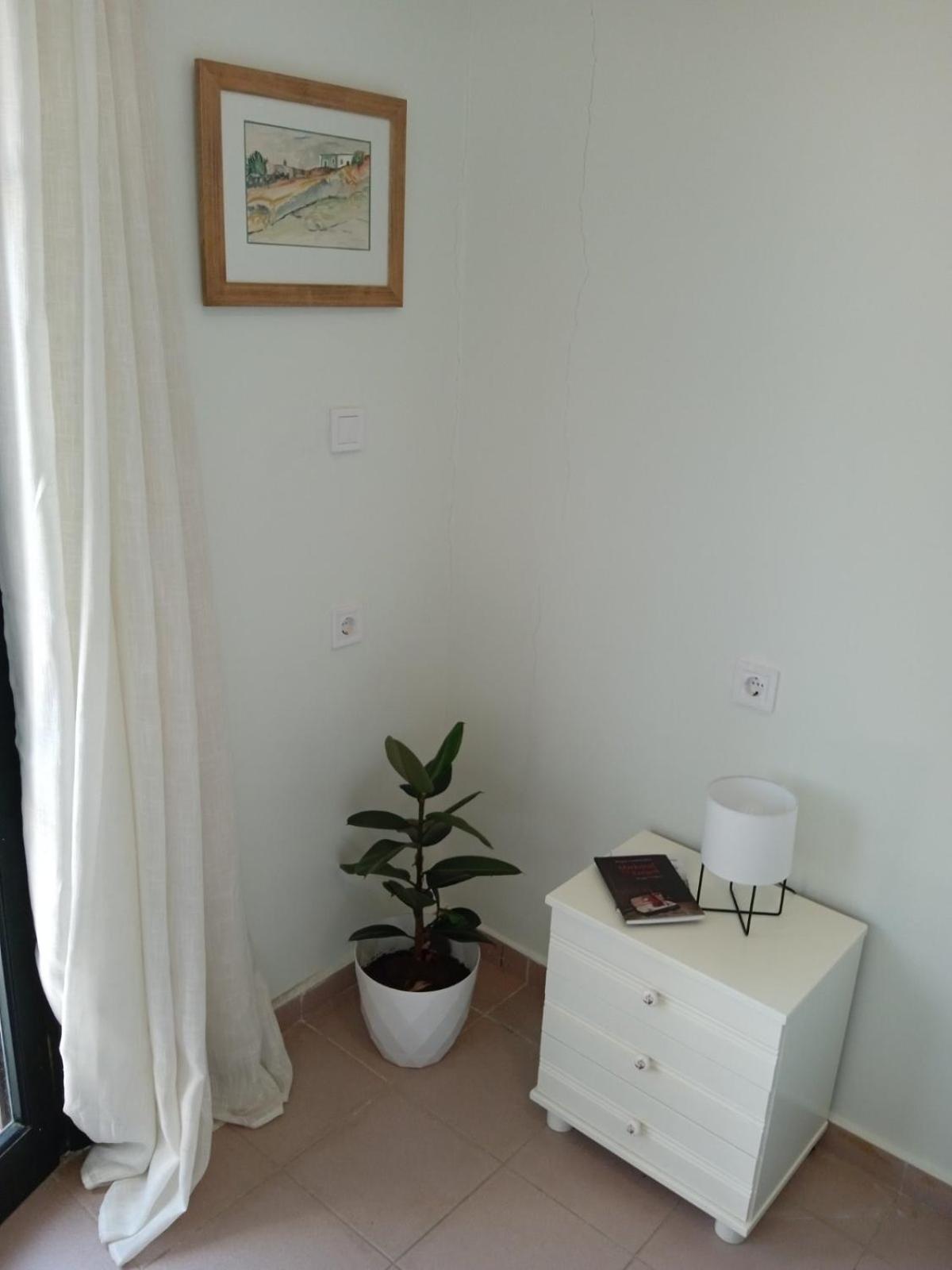 Phoeve Apt-Lovely 1-Br Rental Near The Beach Kalathas Exteriér fotografie