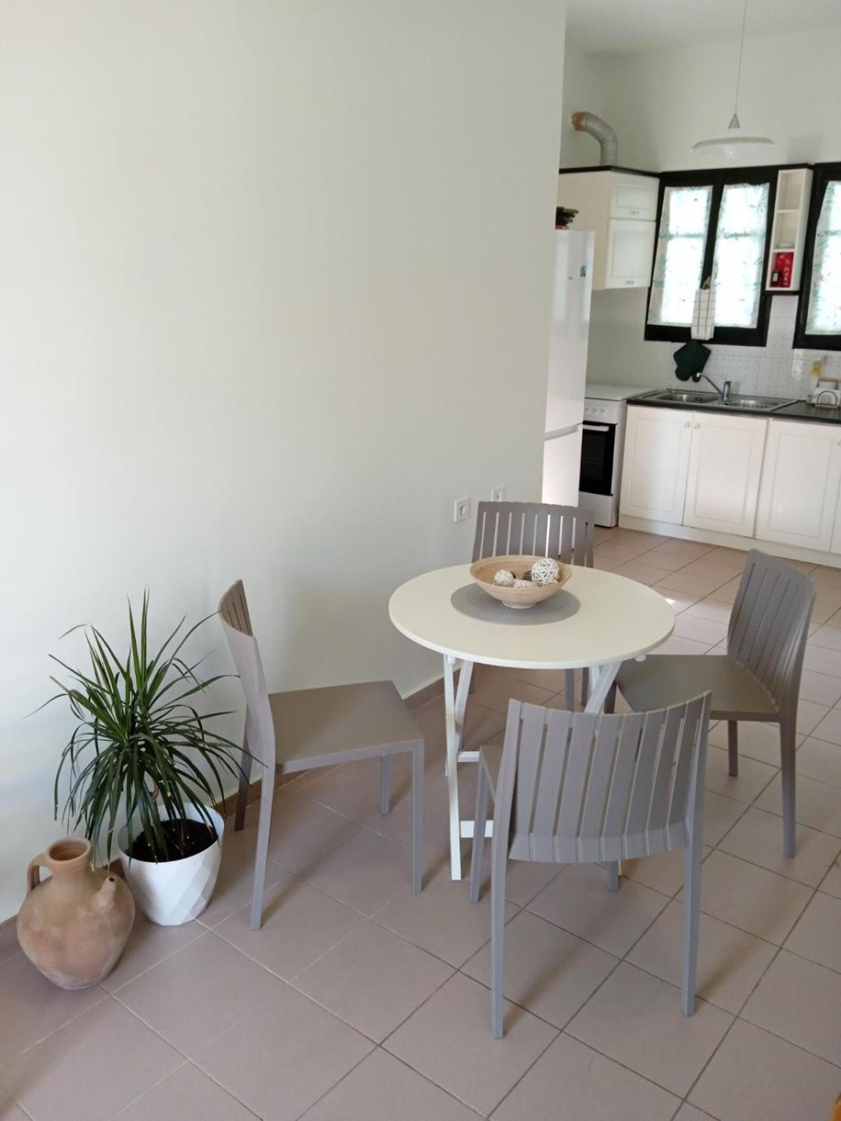 Phoeve Apt-Lovely 1-Br Rental Near The Beach Kalathas Exteriér fotografie